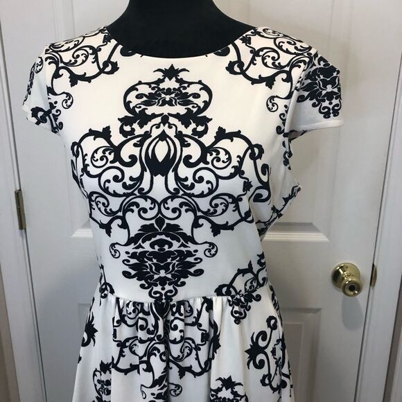 B. Darlin black and white sheer back cap sleeve dress - Picture 2 of 14